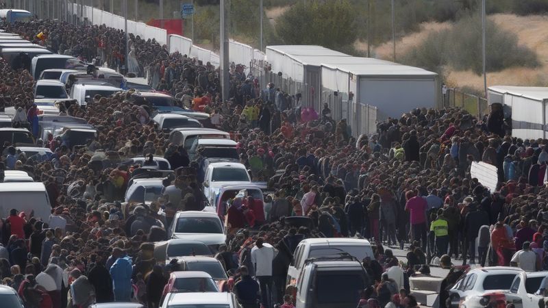 У Іспанії прийнято понад 130 тисяч заявок на регулярізацію мігрантів