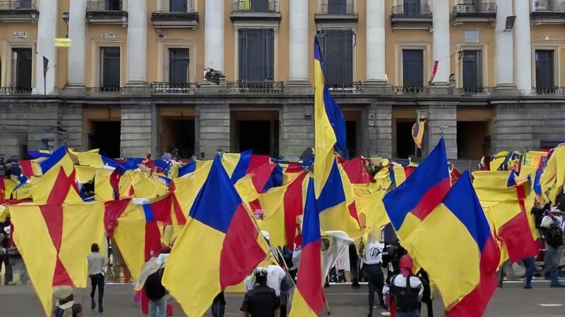 У Колумбії намагаються усунути президента від влади