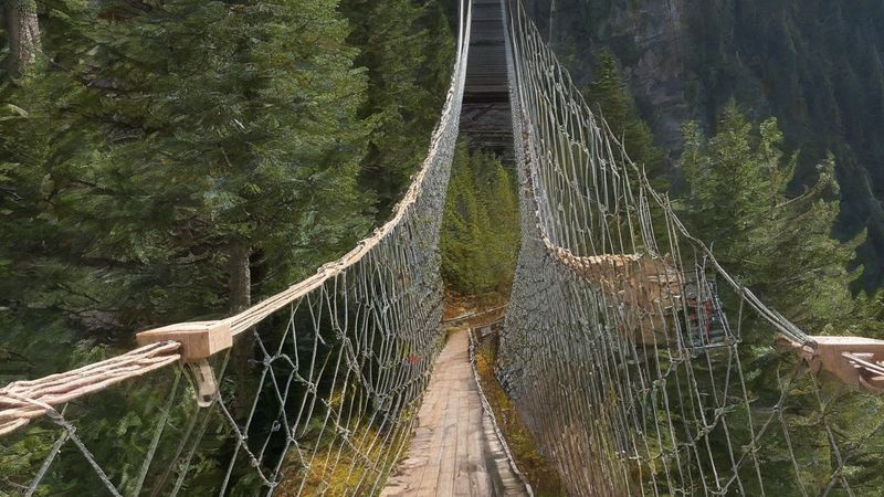 У Малазі з'явився новий підвісний міст на стежці Короля